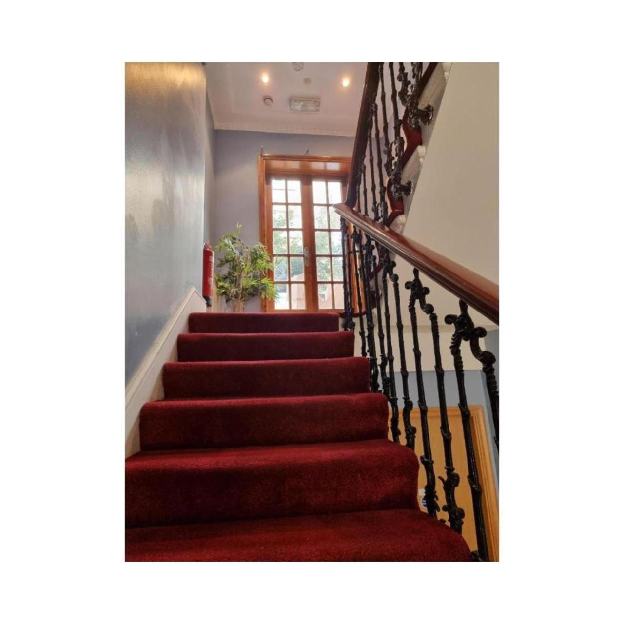 Fb1-Spacious Basement Studio Flat Fits 2- Near Hyde Park ロンドン 部屋 写真