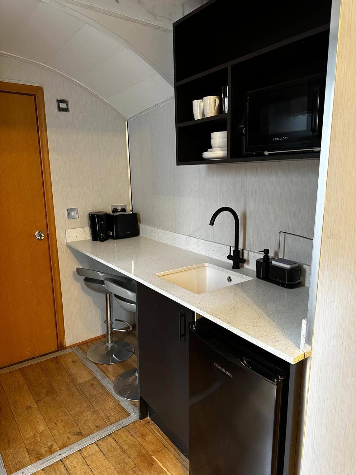 Fb1-Spacious Basement Studio Flat Fits 2- Near Hyde Park ロンドン エクステリア 写真