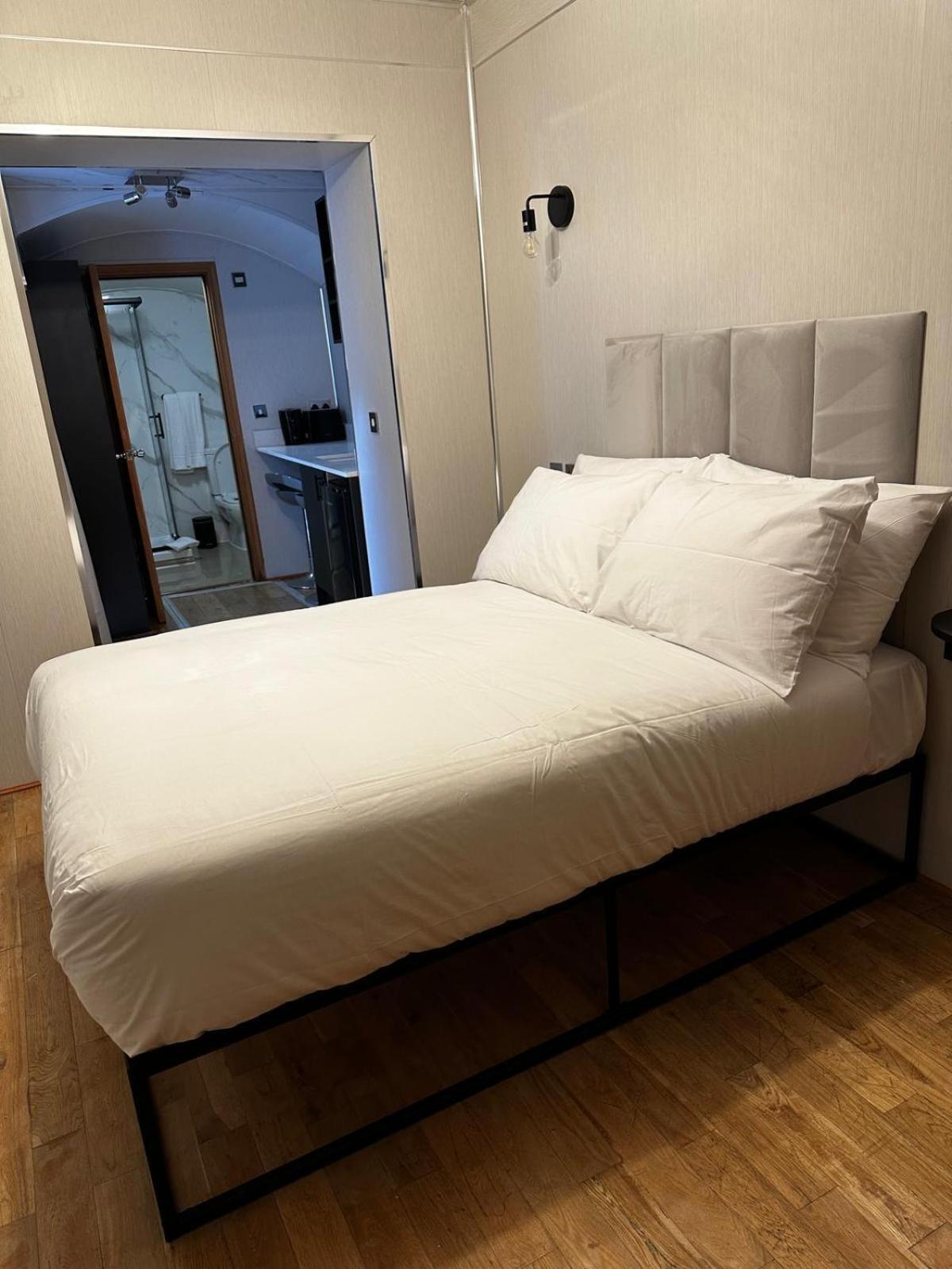 Fb1-Spacious Basement Studio Flat Fits 2- Near Hyde Park ロンドン エクステリア 写真